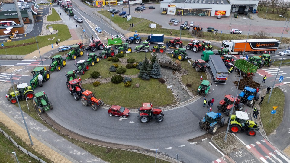 Rolnicy protestują w Grudziądzu w kilku miejscach. Blokują...