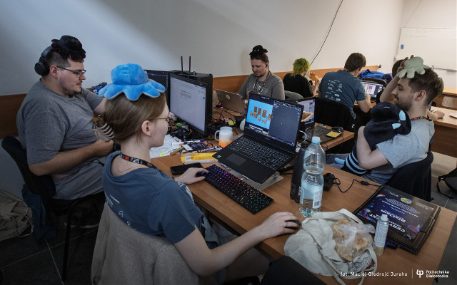 Politechnika Białostocka zorganizowała kolejny BialJam. Przez 48 godzin 100 młodych programistów stworzyło 30 projektów gier 