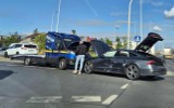 Zderzenie samochodów na skrzyżowaniu Okrzei - Wronia we Włocławku. Zdjęcia