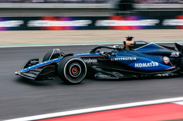 epa11291514 Williams driver Alexander Albon of Thailand in action during the Formula One Chinese Grand Prix, in Shanghai, China, 21 April 2024. The 2024 Formula 1 Chinese Grand Prix is held at the Shanghai International Circuit racetrack on 21 April after a five-year hiatus. EPA/ALEX PLAVEVSKI Dostawca: PAP/EPA.
