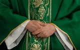 Zniesienie celibatu rozwiązaniem braku powołań i pedofilii wśród duchownych? Rozmawiamy z ojcem jezuitą 