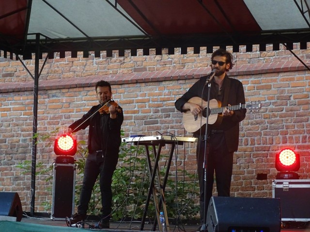 Daniel Spaleniak wystąpił w Chełmnie w Osadzie Rycerskiej. Zdjęcia z koncertu w 2021 roku.
