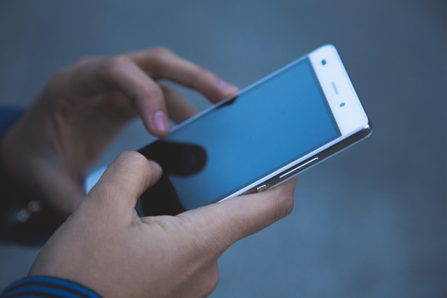Stracił 21 tys. zł. Myślał, że gra ze znajomą w internetową grę