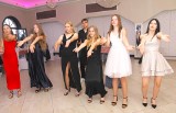 Bal ósmoklasisty w Chełmnie. Bawili się uczniowie Szkoły Podstawowej nr 2. Zdjęcia