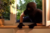 Planujesz urlop? Zabezpiecz mieszkanie przed włamaniem! 3 triki, które pomogą odstraszyć złodzieja 