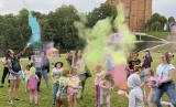 Festiwal baniek mydlanych i Dzień Kolorów na placu św. Wojciecha w Gnieźnie. WIDEO