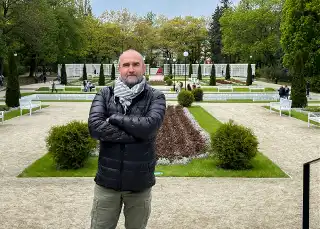Architekt Tomasz Rogala. To on odpowiada za ogród Branickich, Różankę i Planty