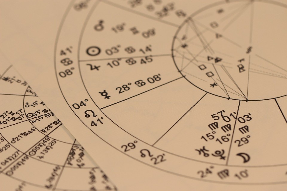 Szczegółowy horoskop na lipiec. Co gwiazdy szykują dla Twojego znaku zodiaku? Miłość, odpoczynek, a może powodzenie w biznesie? [03.07.2024]