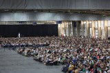 Tysiące wiernych zjechały na MTP! W Poznaniu rozpoczął się Kongres Świadków Jehowy 2024. Zobacz zdjęcia