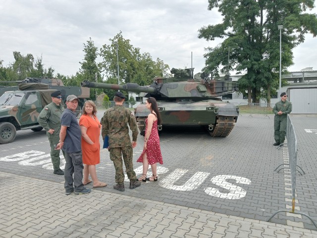 Czołg Abrams już czeka na zwiedzających - gości sobotniego pikniku wojskowego