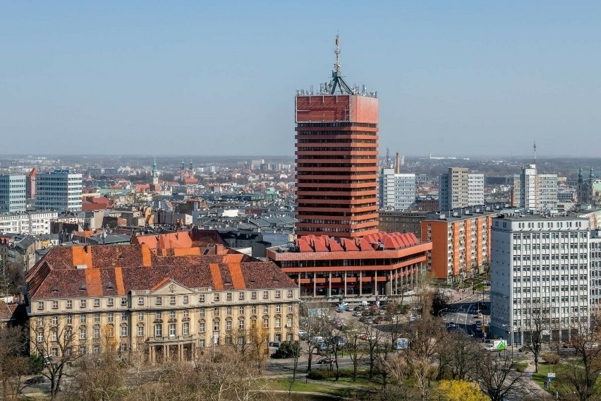 Miejsce 35 - Uniwersytet Ekonomiczny w PoznaniuW roku 2023:...