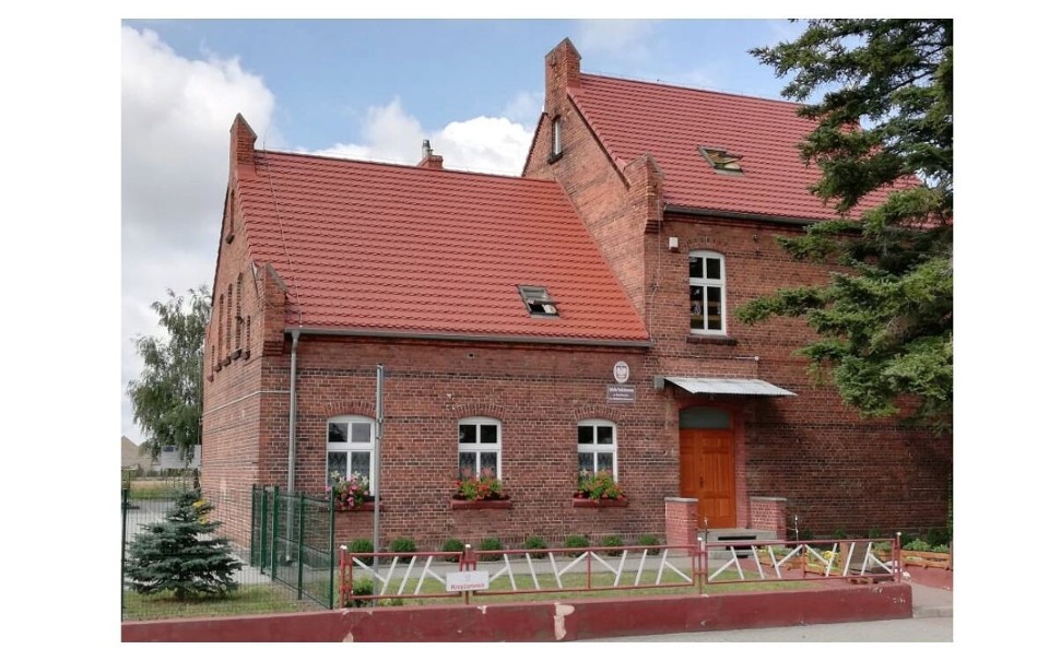 Budynek szkoły w Krzyżanowie.