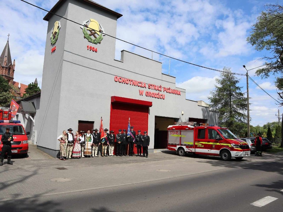 Gminny Dzień Strażaka w Grodźcu. Druhowie dostali nowy wóz strażacki