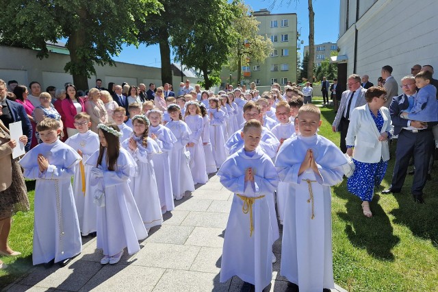 W niedzielę 12 maja w Parafii św. Katarzyny w Dobrzyniu nad Drwęcą I Komunię Świętą przyjęły dzieci z klas trzecich (a, b, c) Zespołu Szkół Miejskich w Golubiu-Dobrzyniu