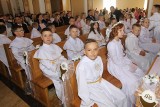 Uczniowie SP1 w Chełmnie przyjęli I Komunię Świętą. Zdjęcia