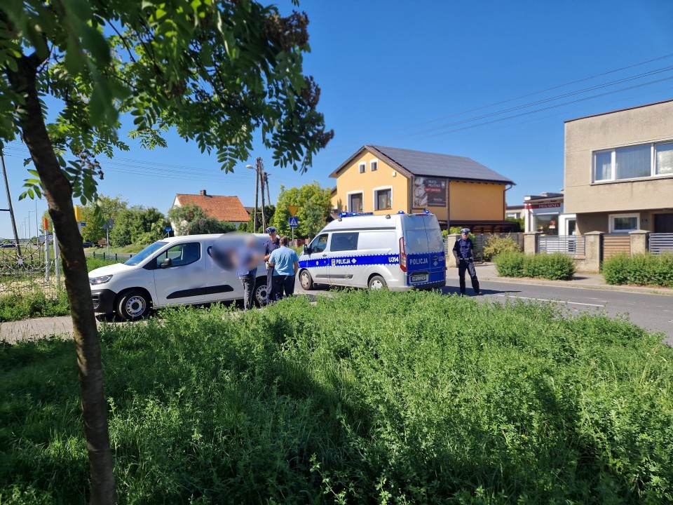 Zderzenie osobówki z autobusem miejskim w Lesznie