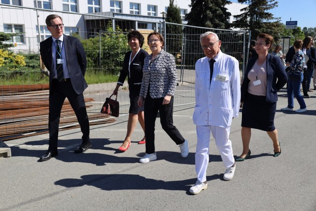 Ewa Kopacz podczas swojej wizyty w Pleszewie zwiedziła Pleszewskie Centrum Medyczne. Była premier, a obecnie wiceprzewodnicząca Parlamentu Europejskiego była pod wrażeniem szpitala w Pleszewie