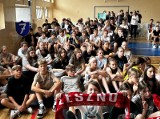 Wielki sukces młodych piłkarzy z Leszna. Uczniowie Szkoły Podstawowej nr 7 wygrali mecz o Puchar Tymbarku na stadionie narodowym w Warszawie