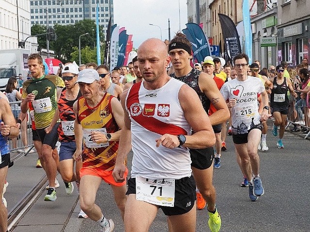 W sobotę w Łodzi odbył się 21. Bieg Ulicą Piotrkowską Rossmann Run, który przyciągnął rekordową liczbę 6,5 tysiąca zawodników.