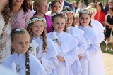 W kościele w Rzgowie dzieci po raz pierwszy przystąpiły do Komunii Świętej [FOTO]