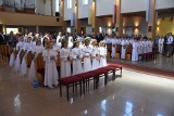 Pierwsza Komunia Święta w parafii Bł. Michała Kozala w Wągrowcu. Do sakramentu przystąpiło 45 dzieci