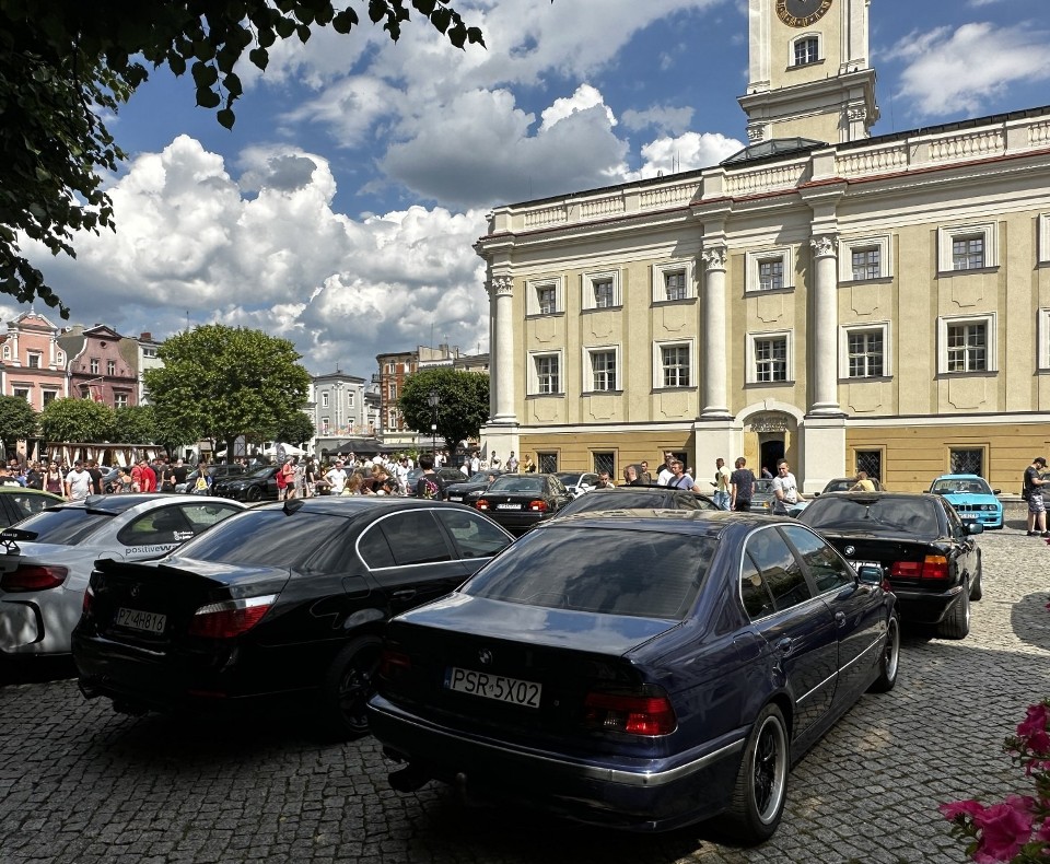 Zlot BMW na rynku w Lesznie
