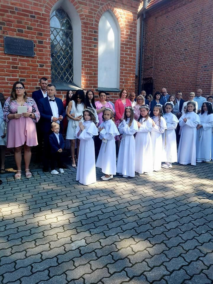 Pierwsza komunia święta w parafii św. Trójcy w Rypinie. Zobaczcie zdjęcia