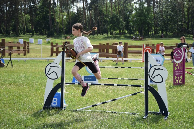 Zawody Hobby Horse podczas Festiwalu Jeździeckiego w Baborówku