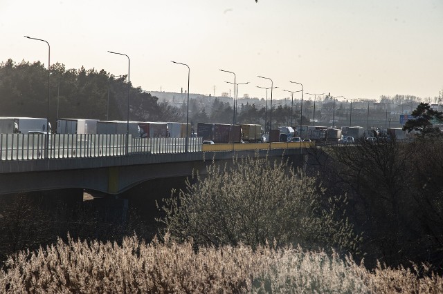 Poszerzone i wyremontowane zostaną też dwa mosty autostradowe