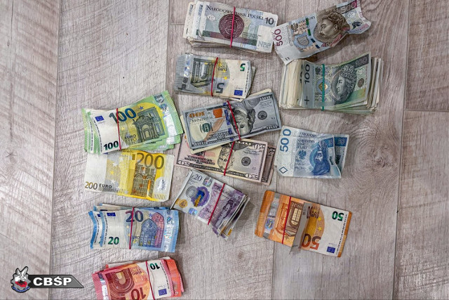 Gang narkotykowy na Podlasiu rozbity przez CBŚP. Zatrzymano 19 osób, zabezpieczono ponad 130 kg narkotyków oraz znacznej wartości mienie