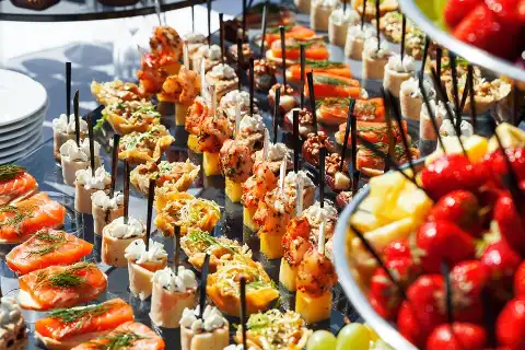 Alle Catering Catering Wrocław - Organizacja wesel, catering na imprezę, Wrocław
